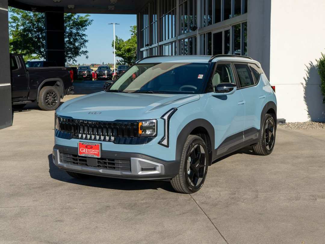 2027 Kia Seltos EX - Image 3