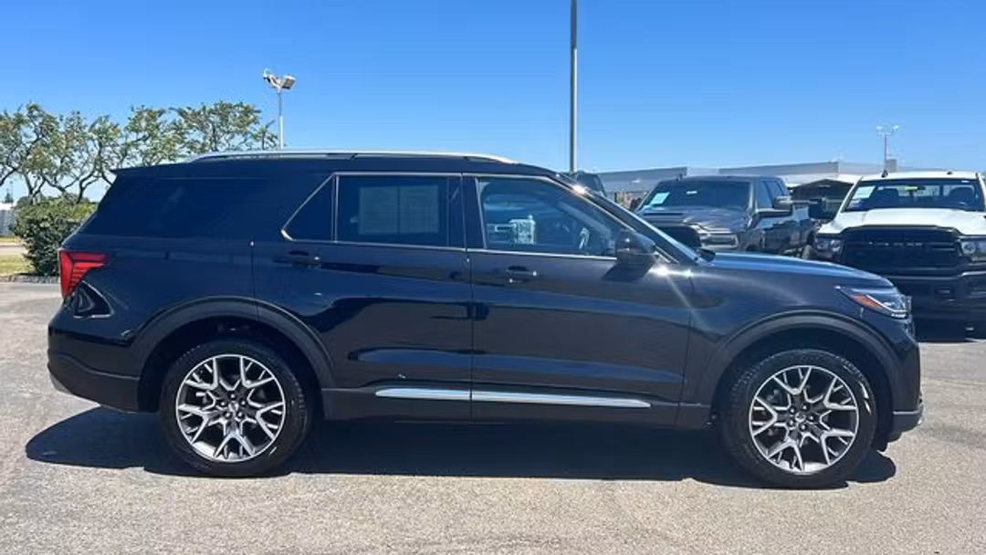 2025 Ford Explorer Platinum - Image 2