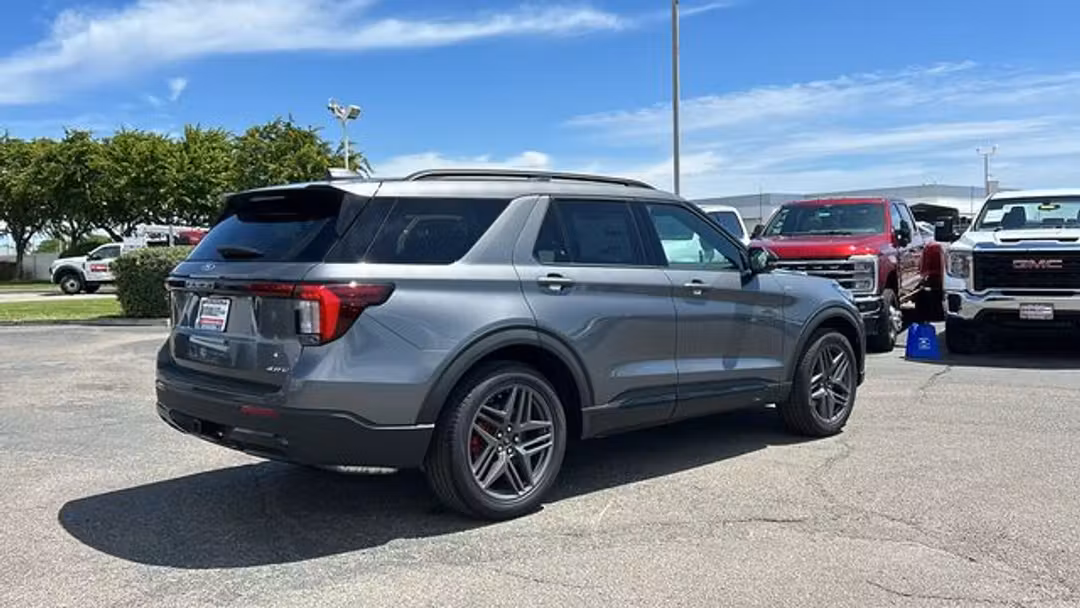 2026 Ford Explorer STLine - Image 3