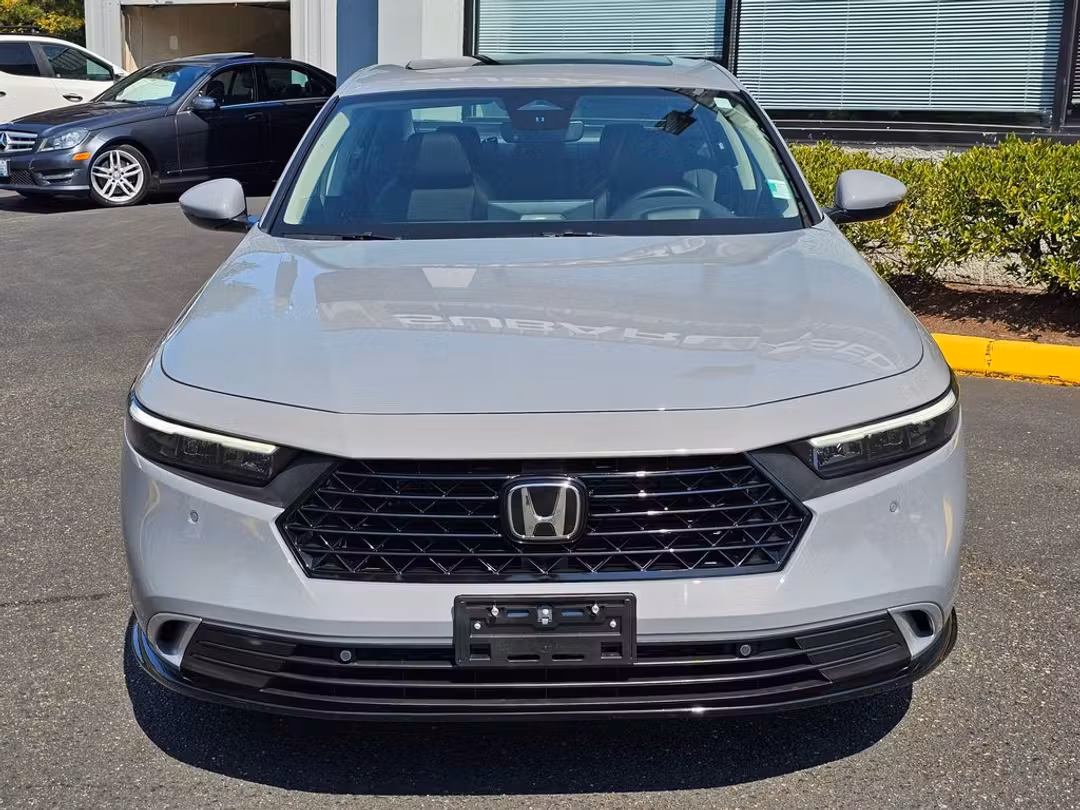 2024 Honda Accord Hybrid Touring - Image 2