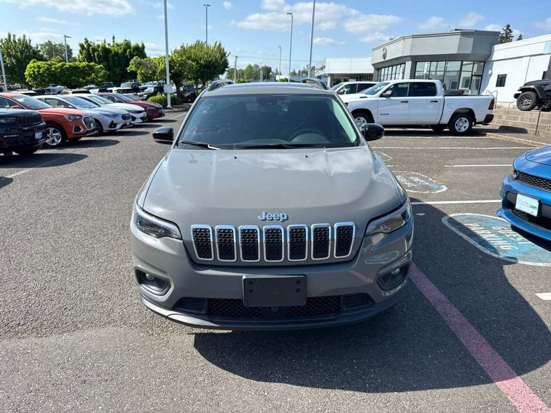 2022 Jeep Cherokee Latitude Lux - Image 2
