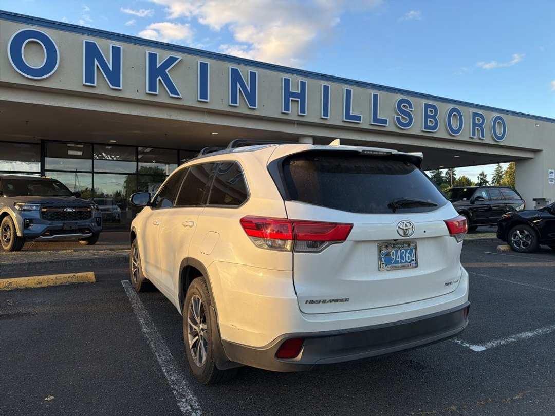 2017 Toyota Highlander XLE - Image 3