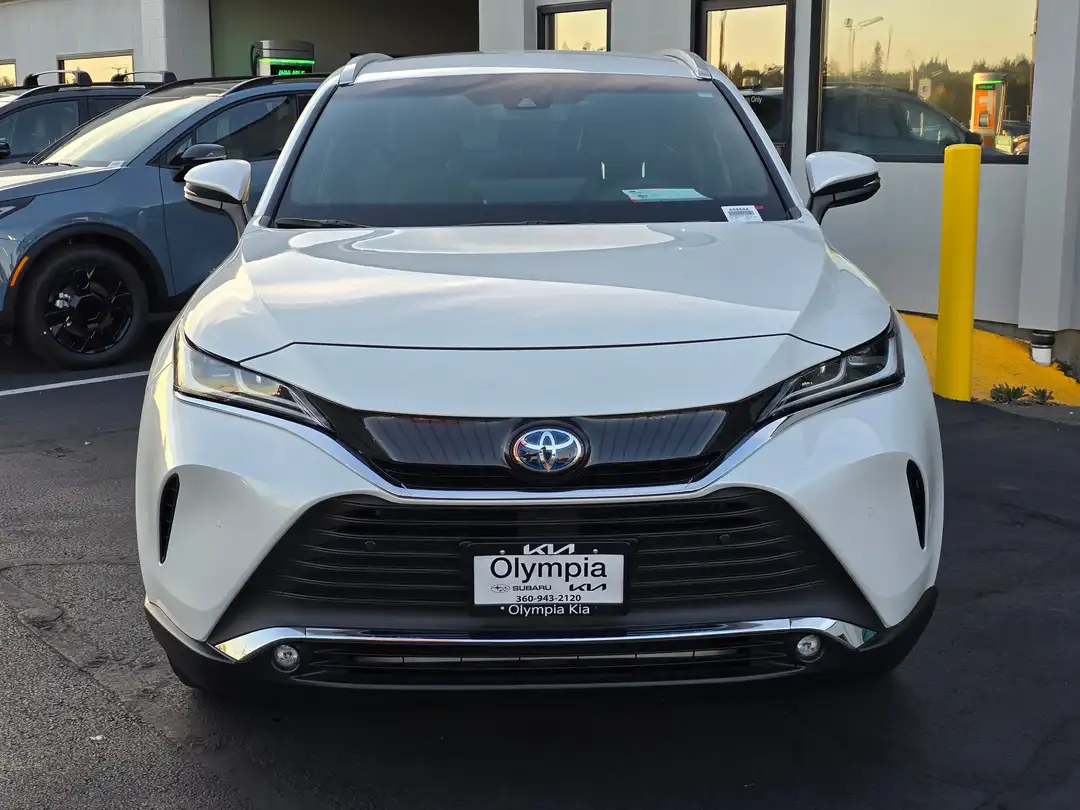 2023 Toyota Venza XLE - Image 2