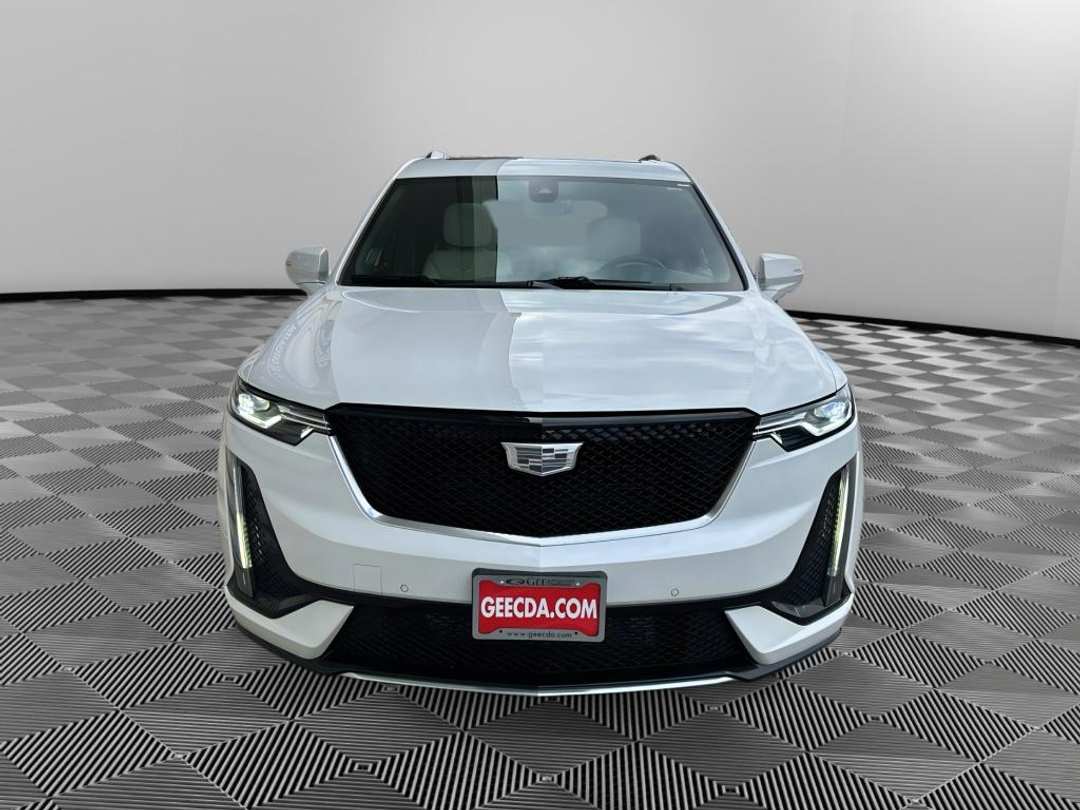 2023 Cadillac Xt6 Sport - Image 2