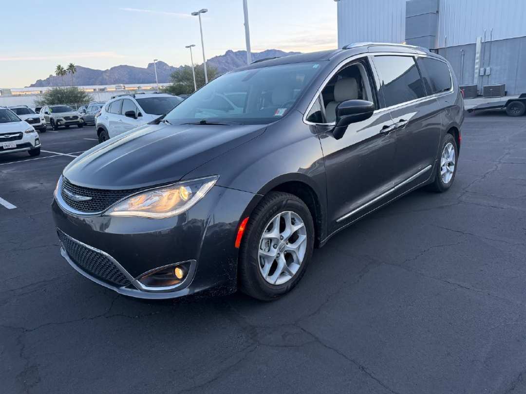 2018 Chrysler Pacifica Touring L - Image 3