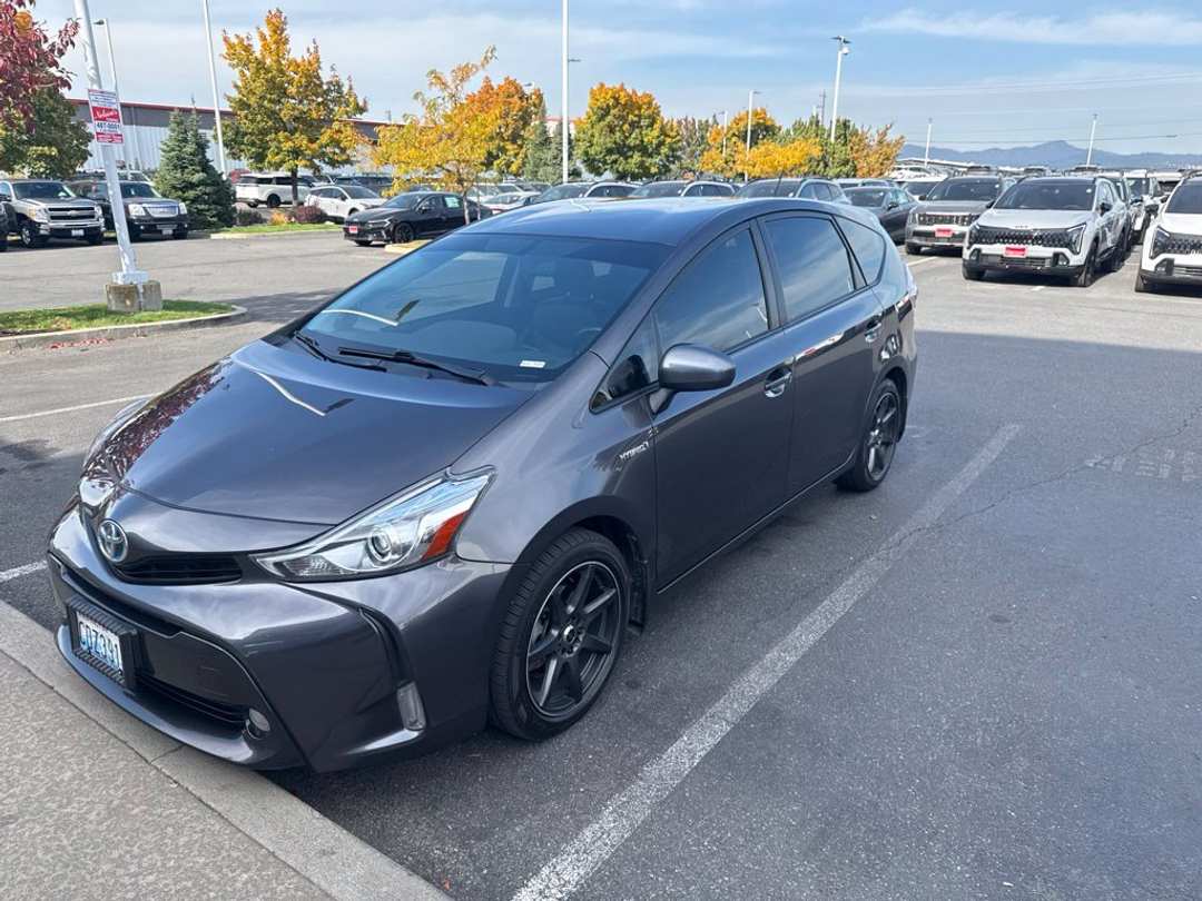 2017 Toyota Prius V - Image 2