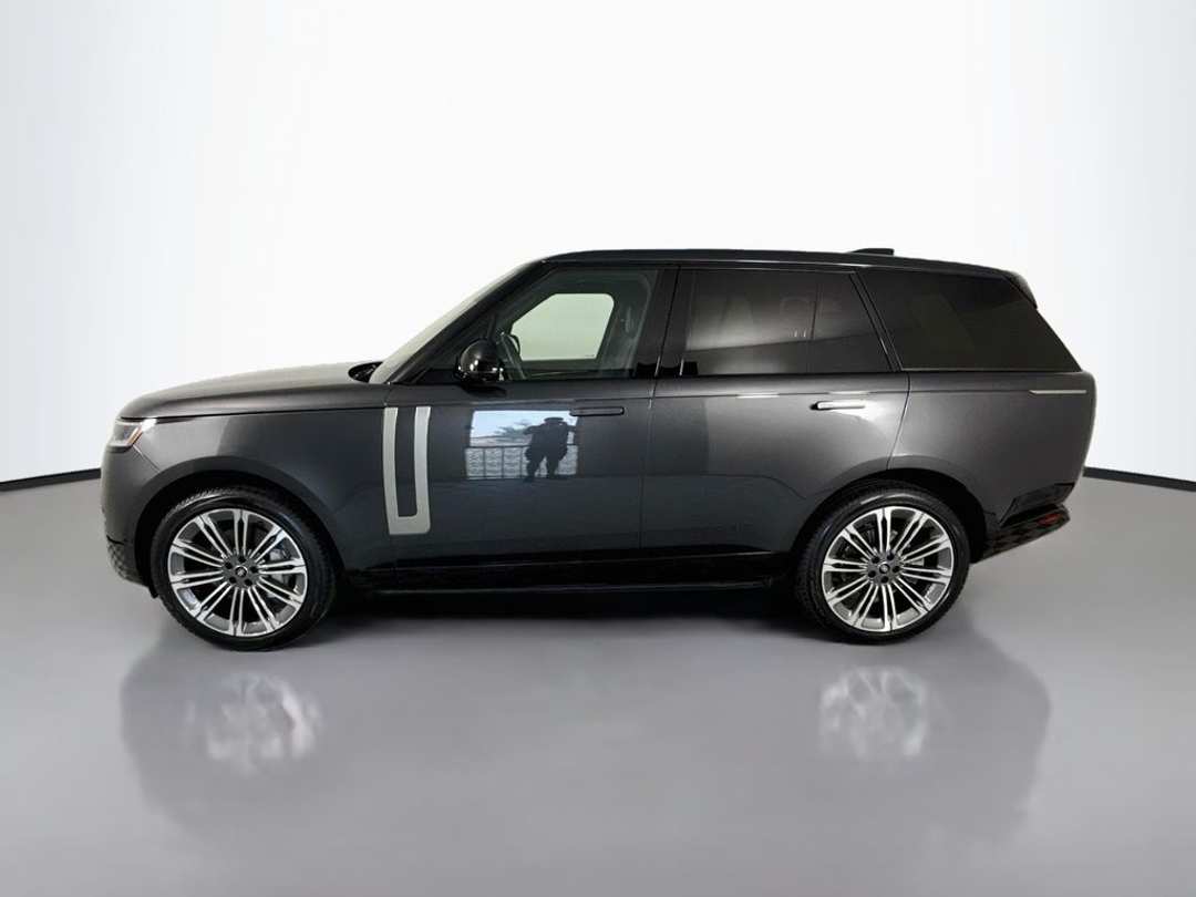 2024 Land Rover Range Rover SE - Image 2