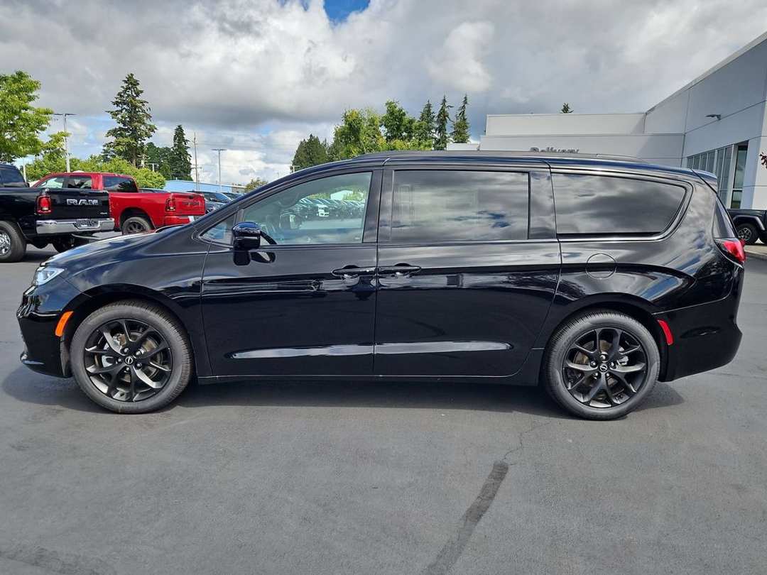 2026 Chrysler Pacifica Select - Image 3