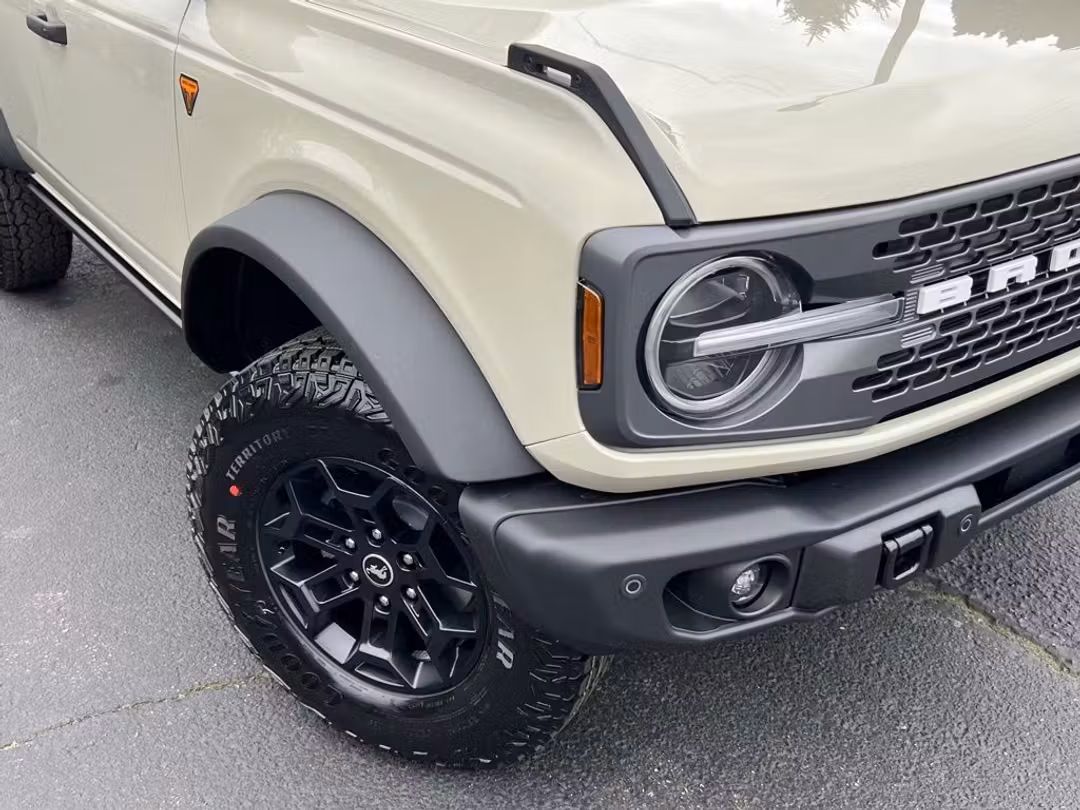 2026 Ford Bronco Badlands - Image 2