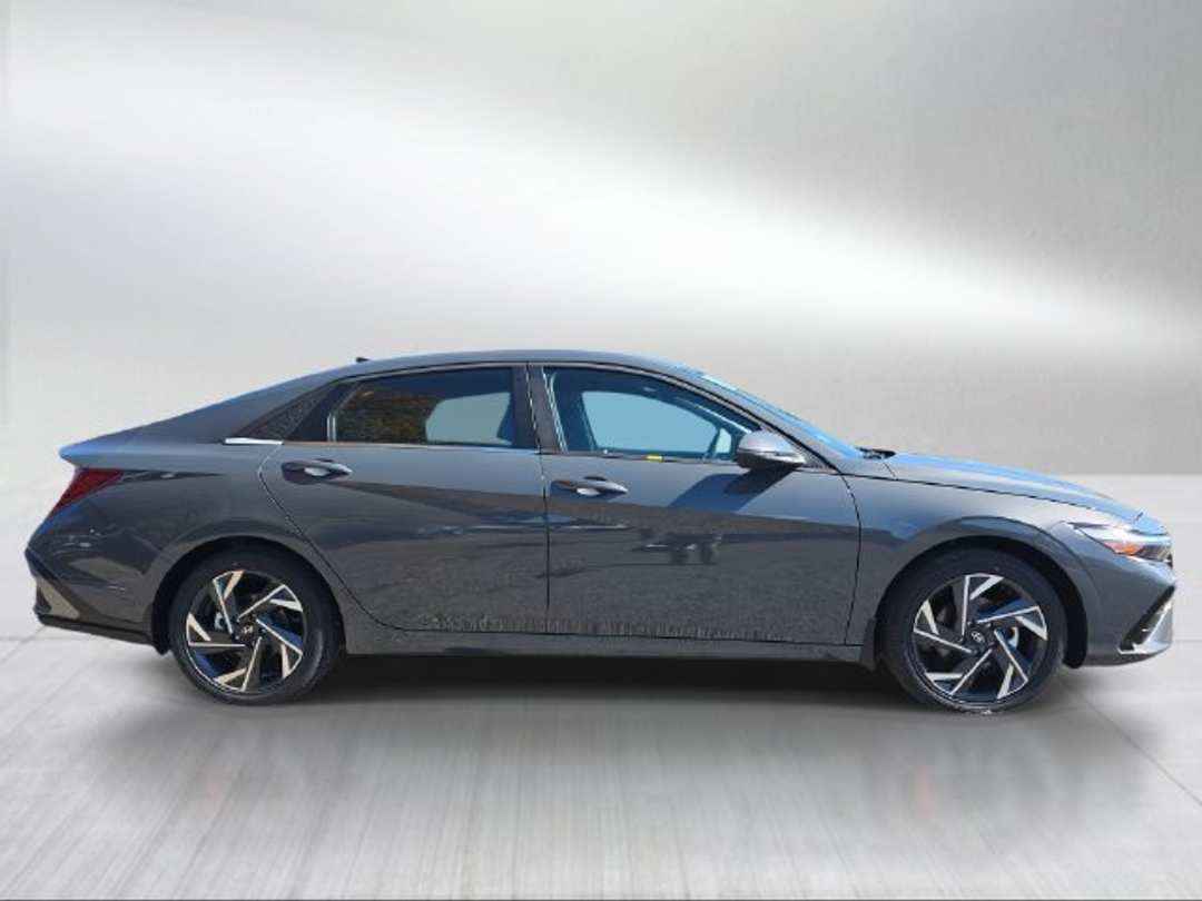 2026 Hyundai Elantra Hybrid Limited - Image 2