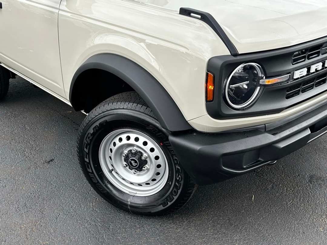 2026 Ford Bronco Base - Image 2