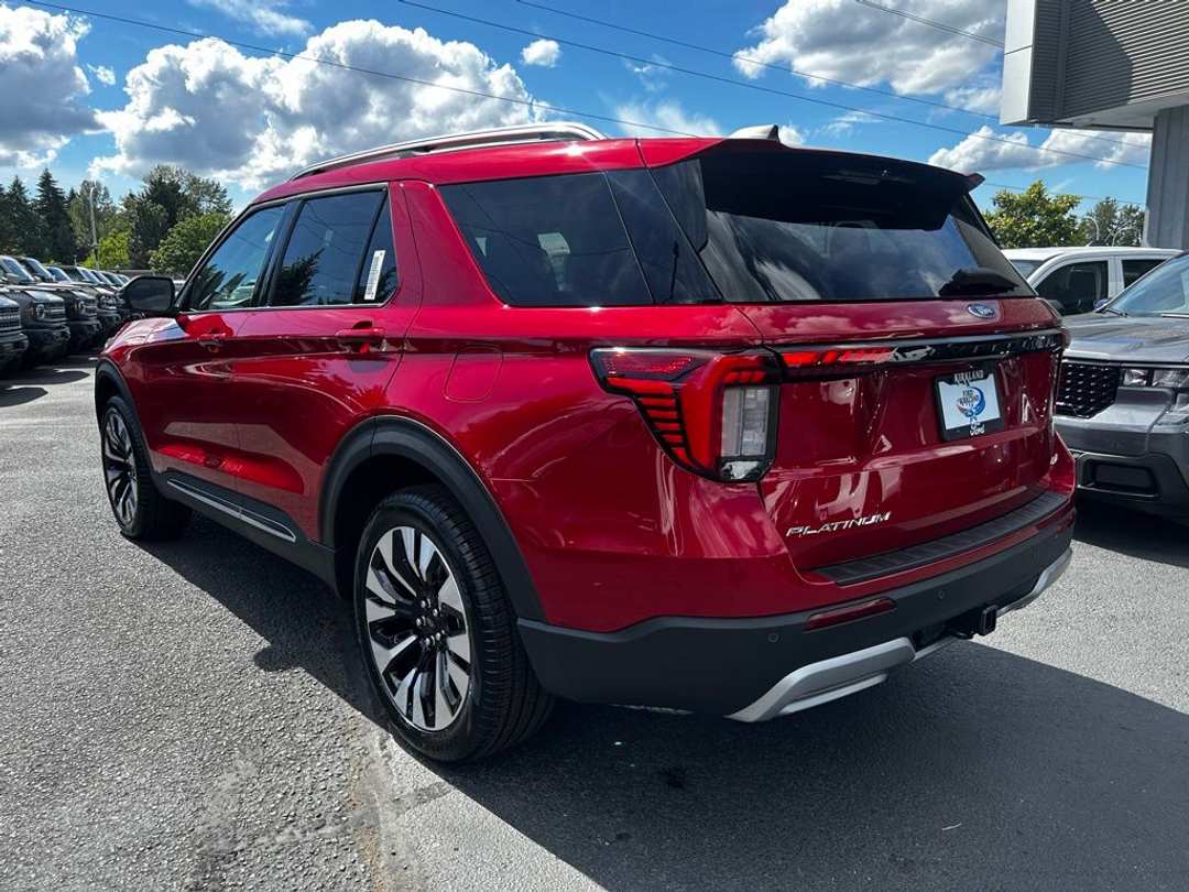 2026 Ford Explorer Platinum - Image 3