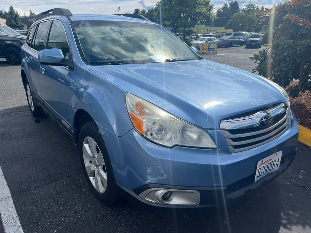 2010 Subaru Outback 2.5i Premium - Image 2
