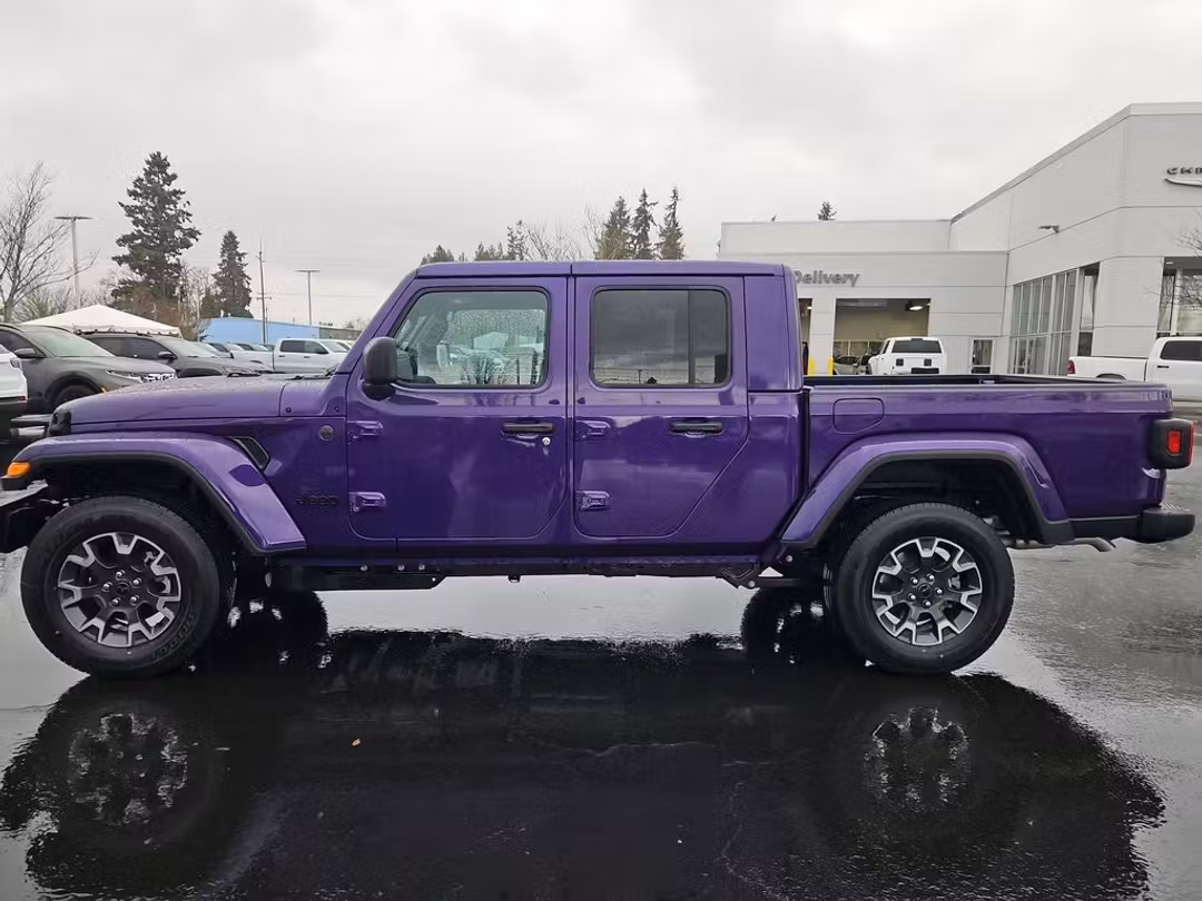 2026 Jeep Gladiator Sahara - Image 3