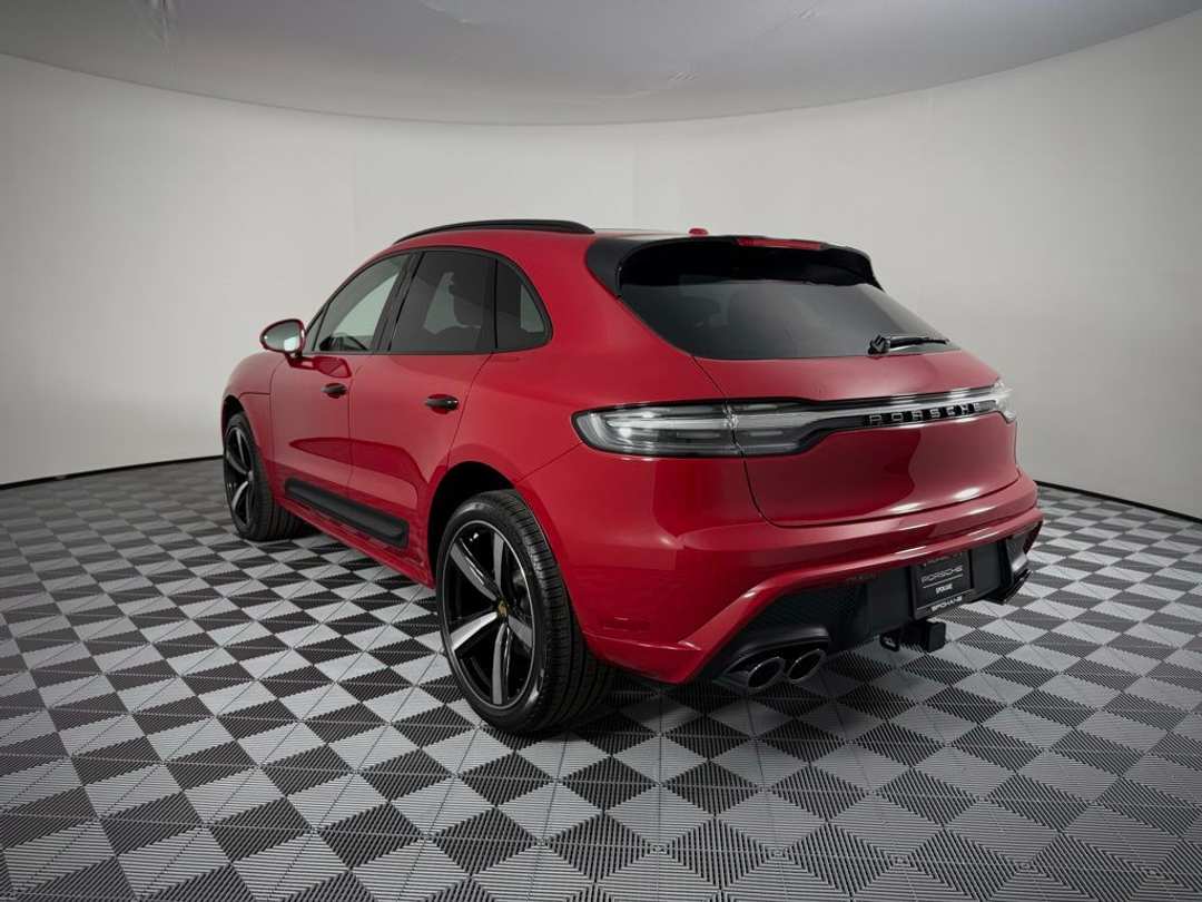 2026 Porsche Macan - Image 3