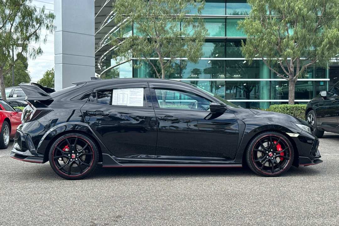 2018 Honda Civic Type R Touring - Image 3
