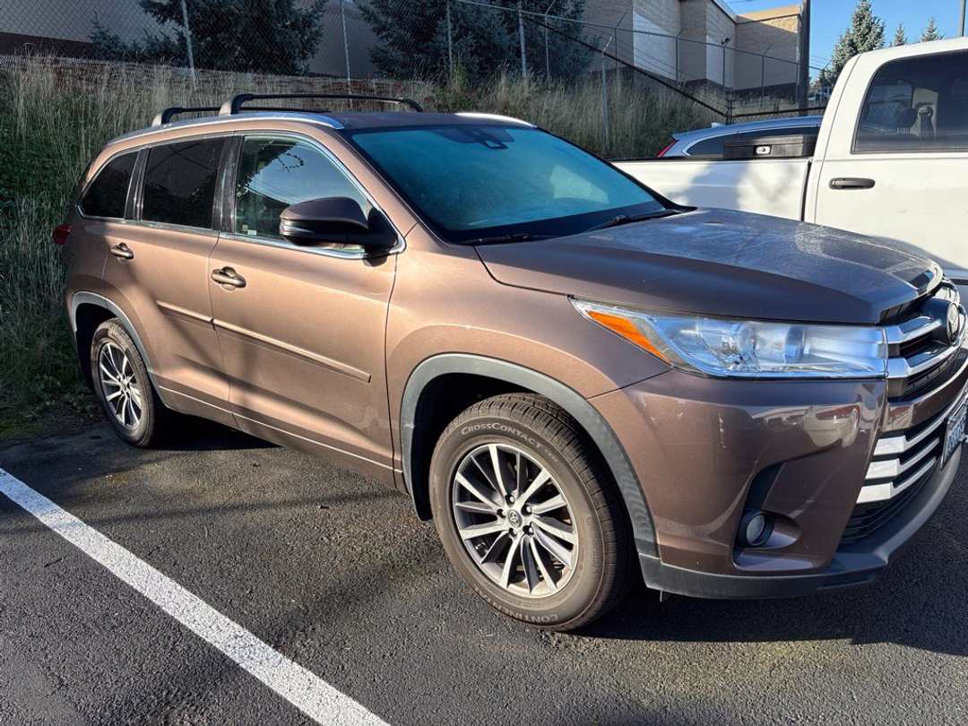 2017 Toyota Highlander XLE - Image 3