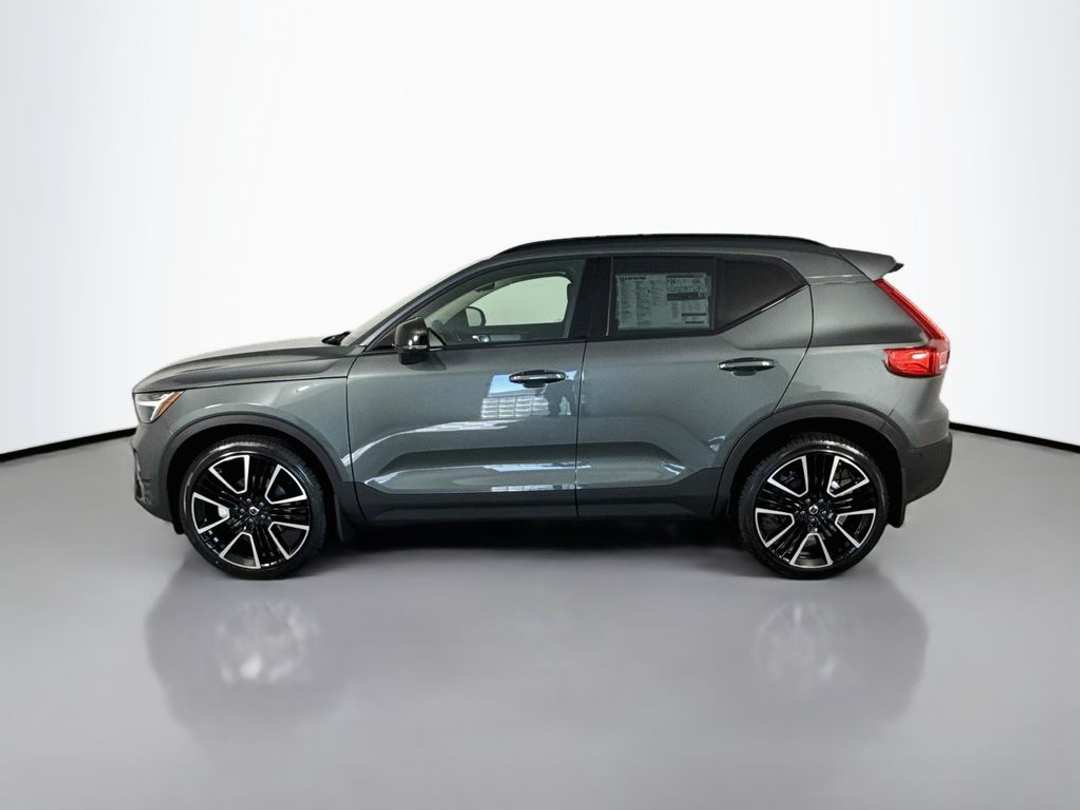 2026 Volvo Xc40 B5 Ultra - Image 2