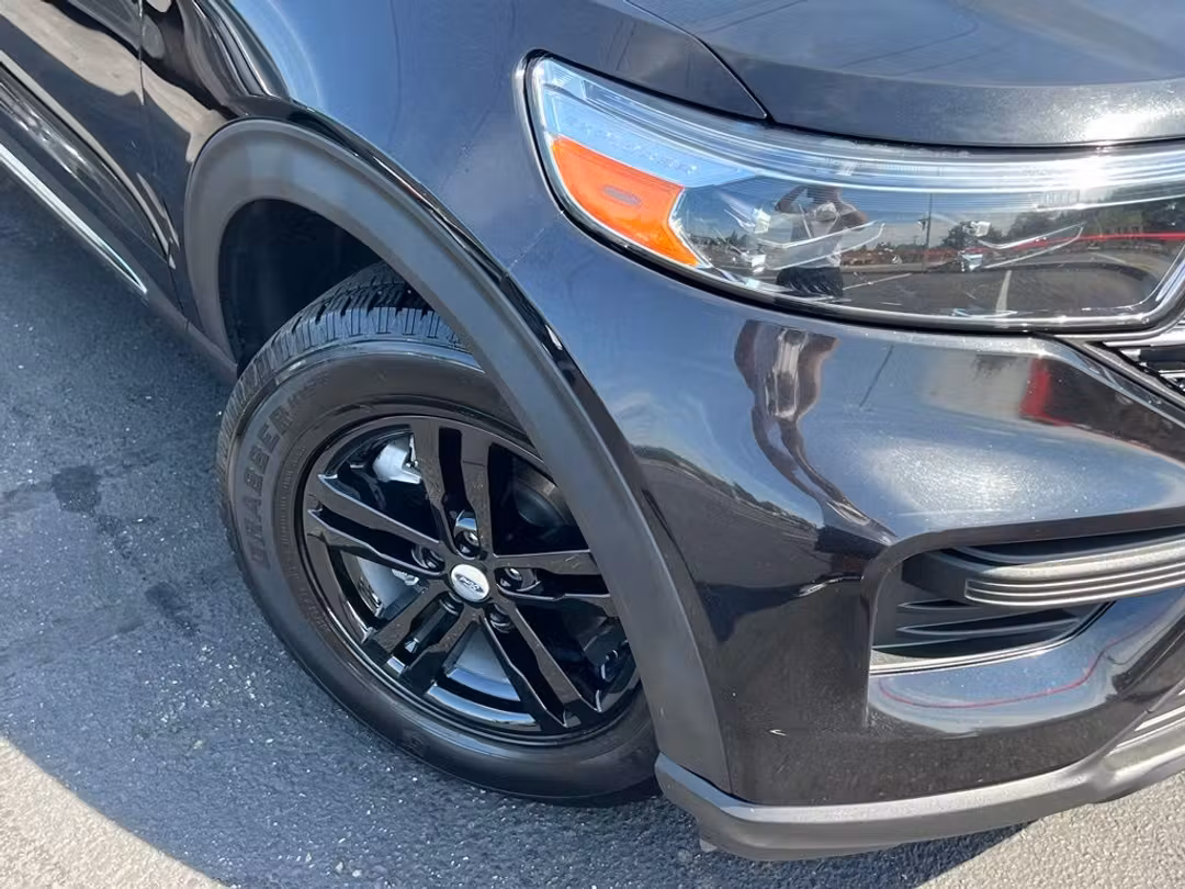 2020 Ford Explorer XLT - Image 2