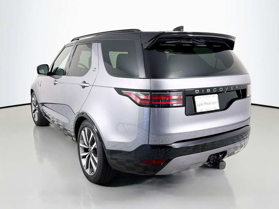 2025 Land Rover Discovery Dynamic SE - Image 3