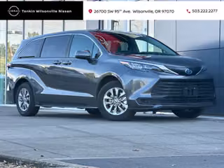 2025 Toyota Sienna LE