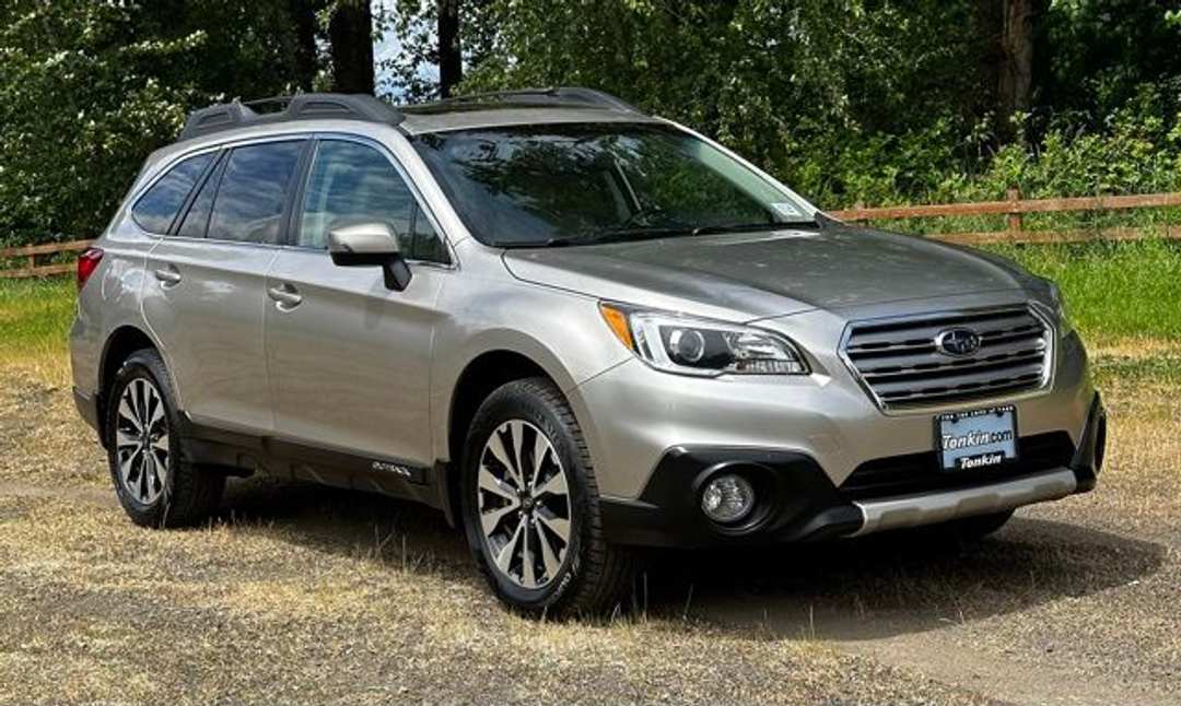 2017 Subaru Outback 3.6R - Image 2