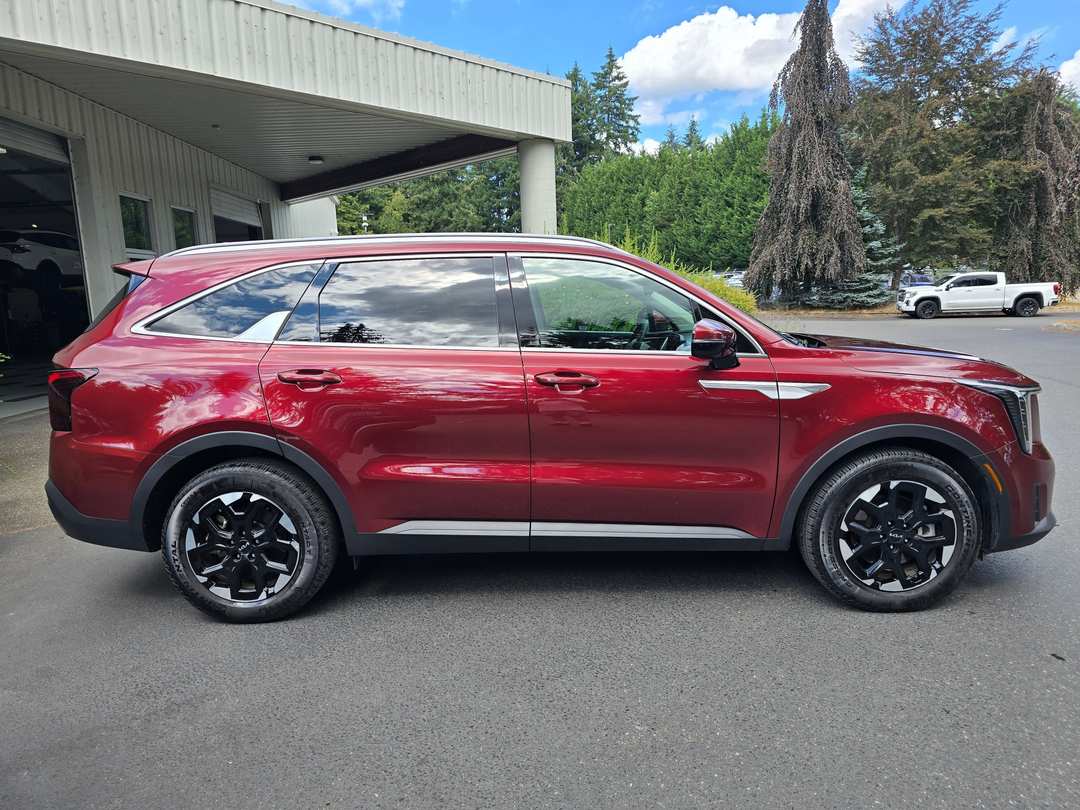 2025 Kia Sorento S - Image 3