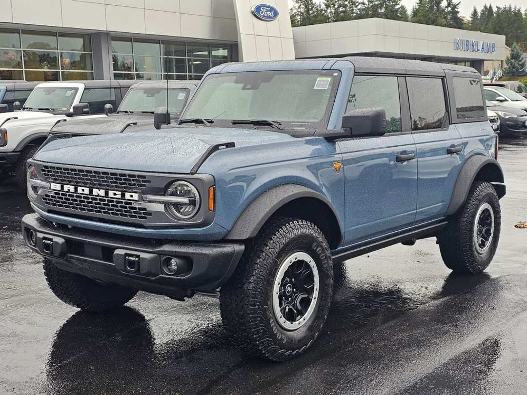 2025 Ford Bronco Badlands - Image 3