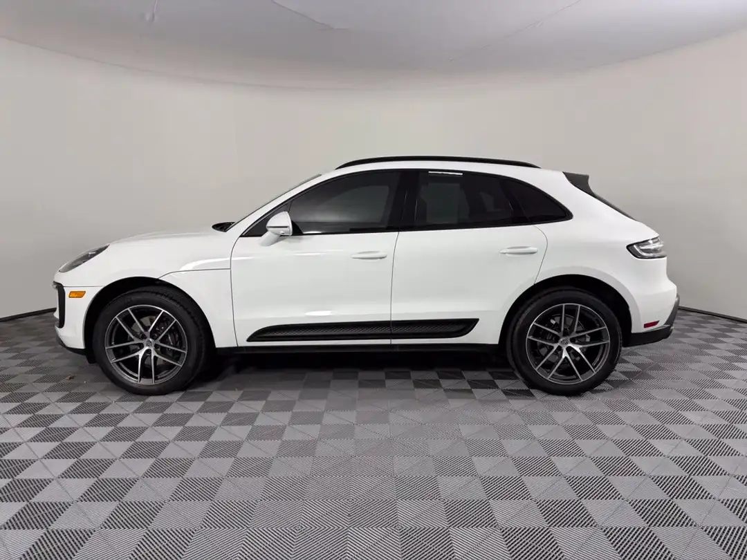 2023 Porsche Macan - Image 2