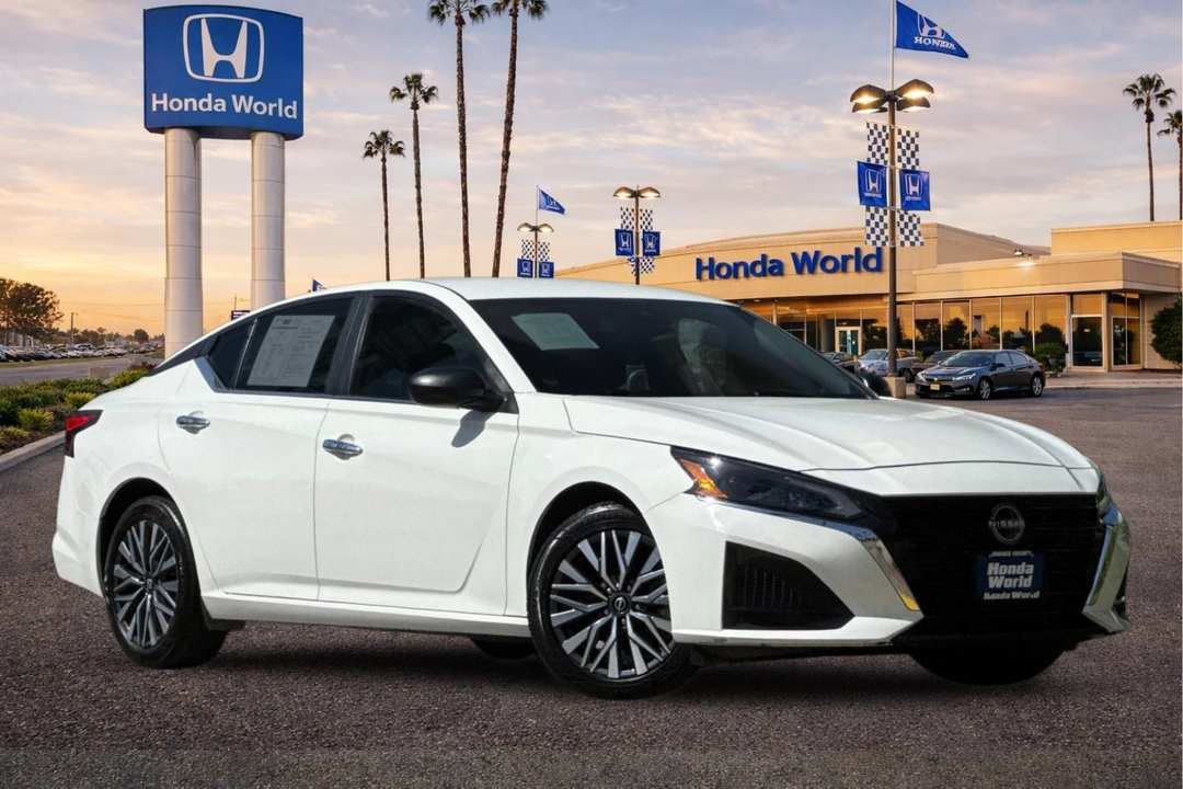 2025 Nissan Altima 2.5 SV - Image 2