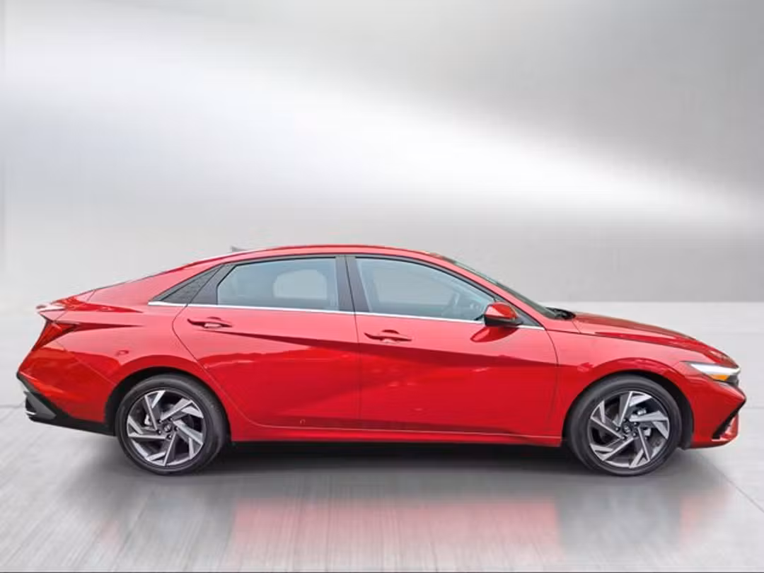 2025 Hyundai Elantra SEL Convenience - Image 2