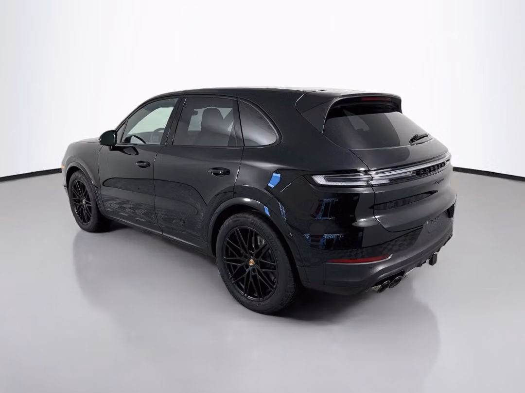 2026 Porsche Cayenne - Image 3