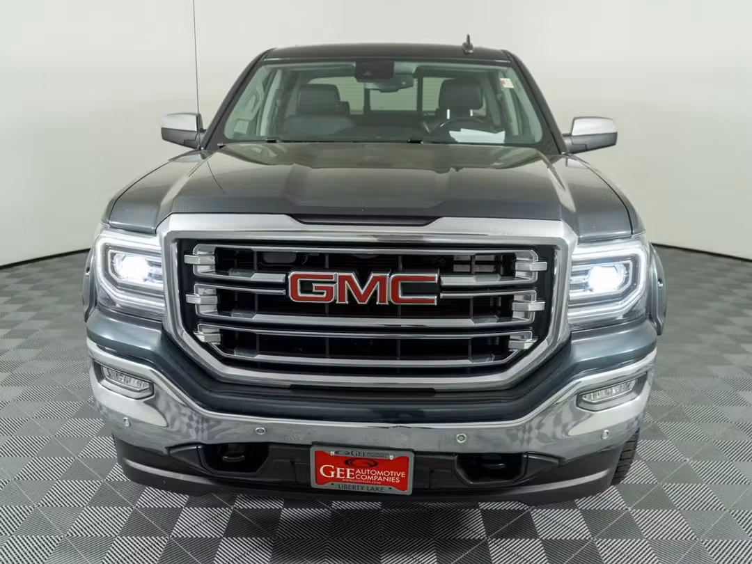 2018 GMC Sierra 1500 SLT - Image 2