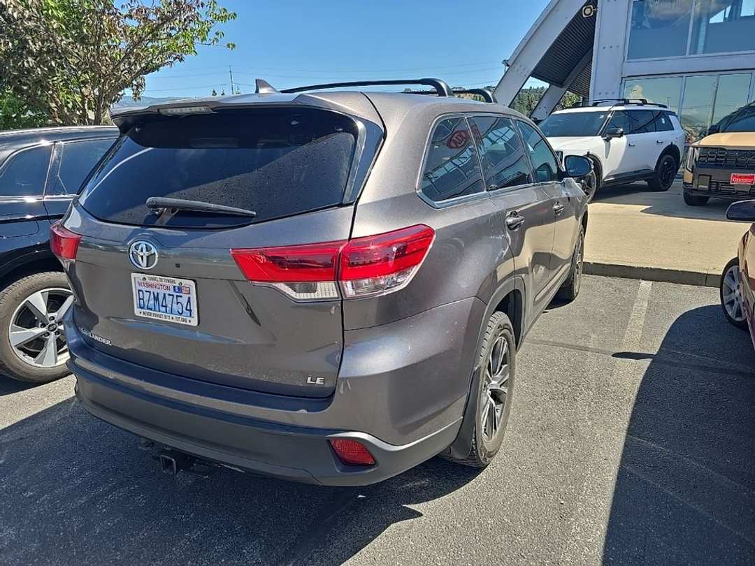 2019 Toyota Highlander LE Plus - Image 2