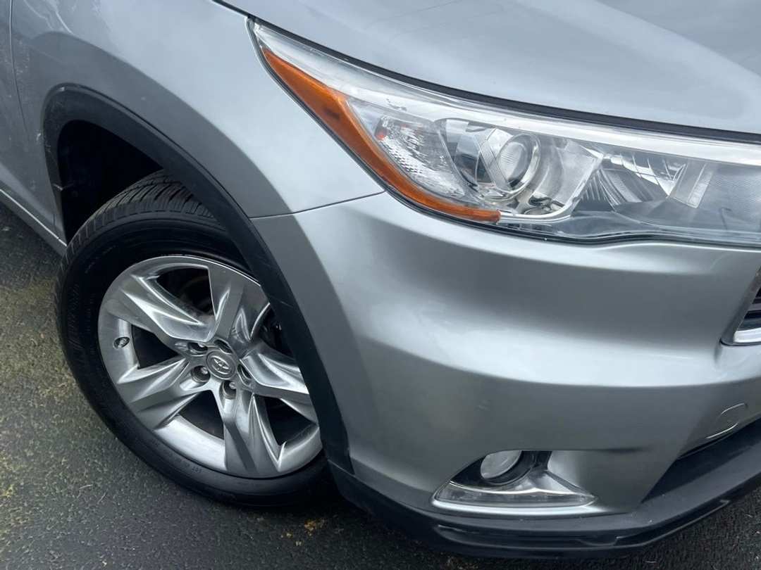 2015 Toyota Highlander Limited - Image 2