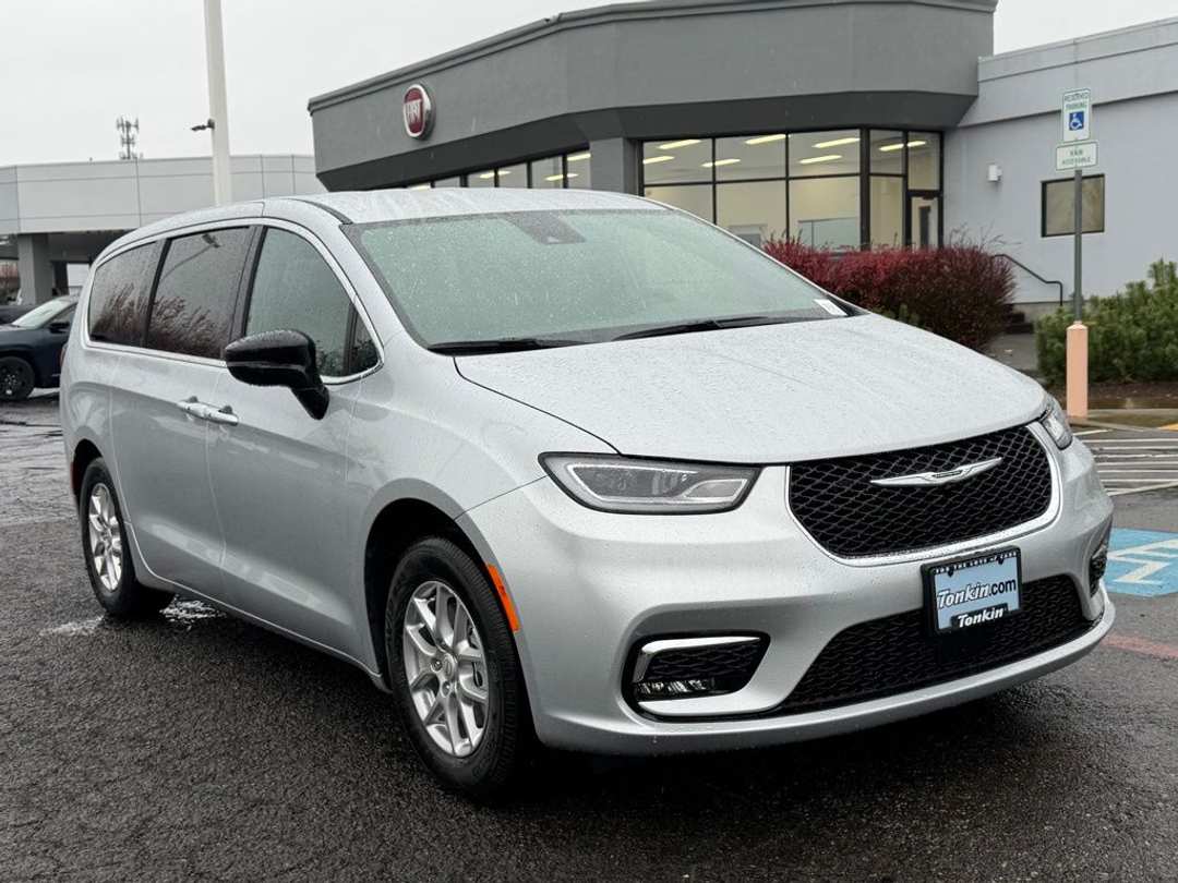2026 Chrysler Pacifica Select - Image 2