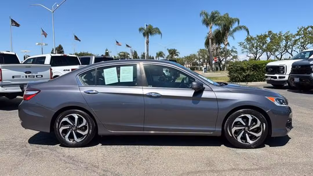 2017 Honda Accord EXL - Image 2