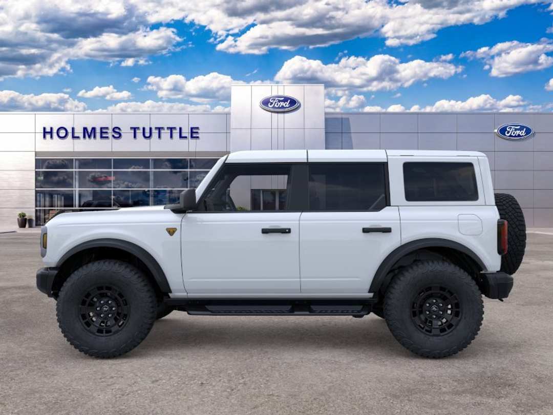 2026 Ford Bronco Badlands - Image 3