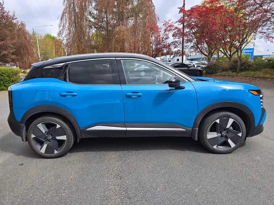 2025 Nissan Kicks SR - Image 3
