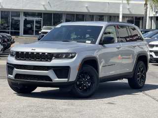 2026 Jeep Grand Cherokee Laredo Altitude