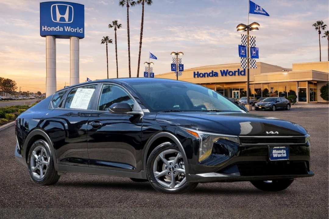 2025 Kia K4 LXS - Image 2