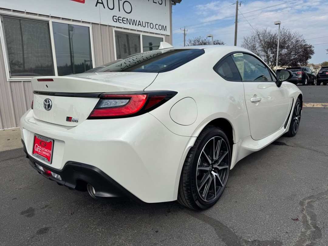 2024 Toyota Gr86 Base - Image 3