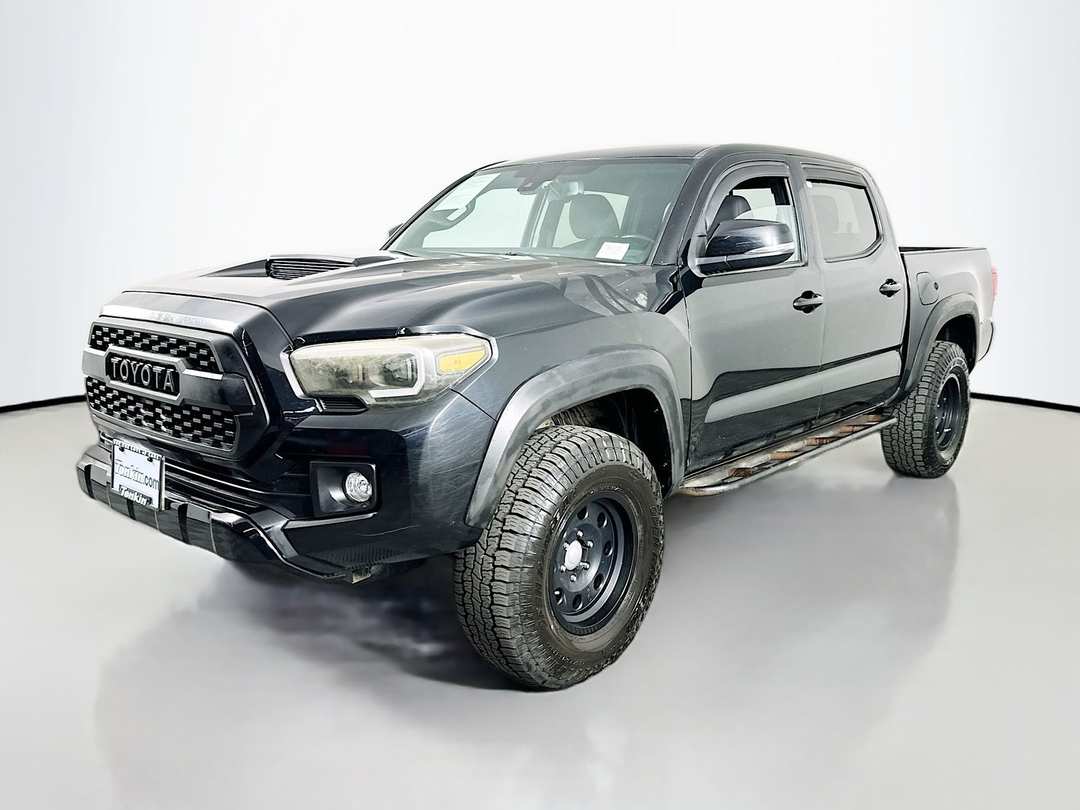 2018 Toyota Tacoma TRD Sport - Image 3