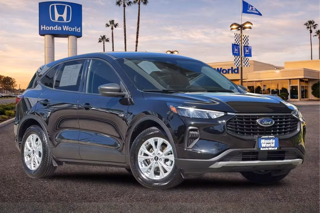 2025 Ford Escape Active - Image 2