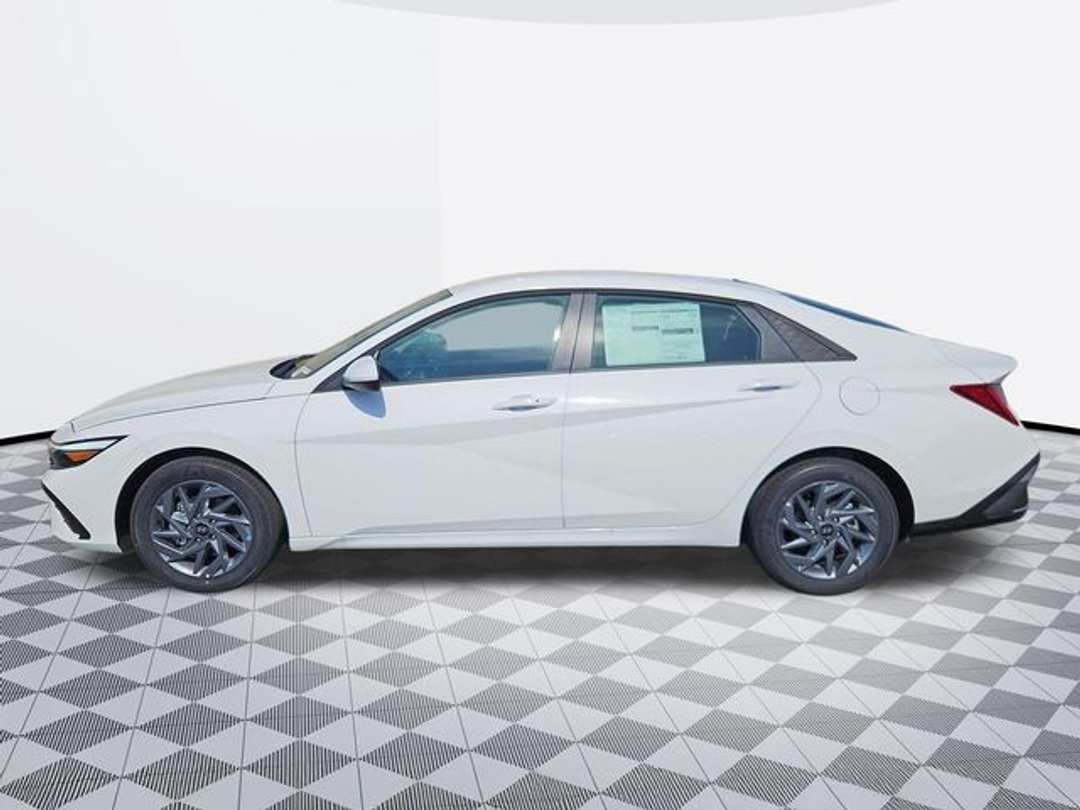 2026 Hyundai Elantra Hybrid Blue - Image 3