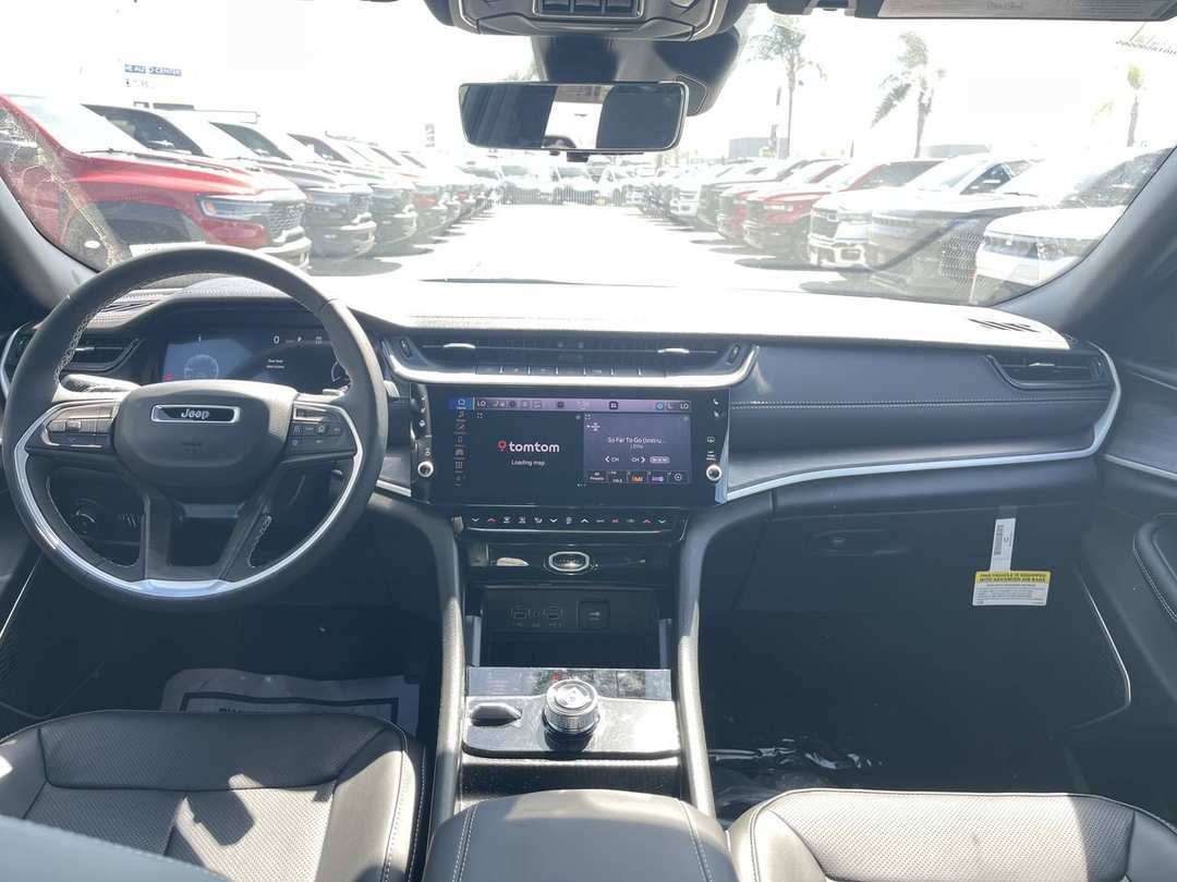 2026 Jeep Grand Cherokee Limited Reserve - Image 2