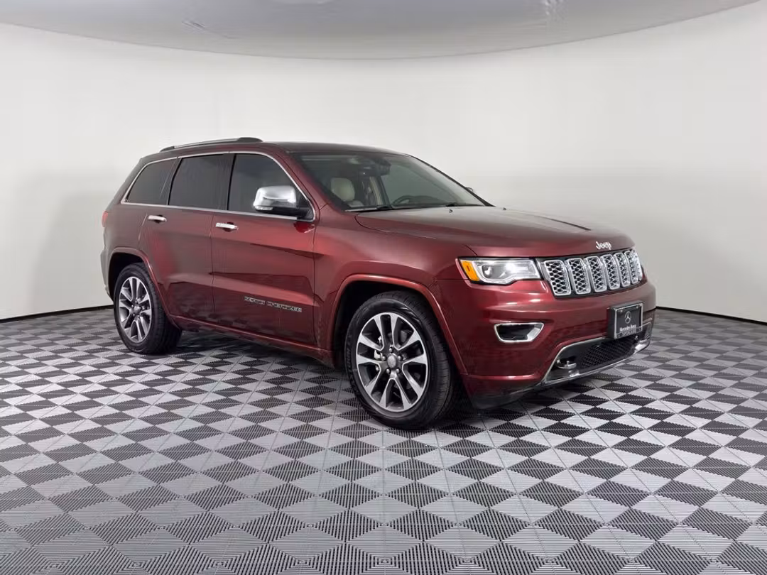 2018 Jeep Grand Cherokee Overland - Image 2