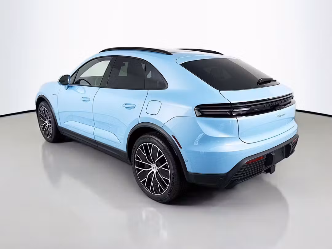 2026 Porsche Macan 4 - Image 3