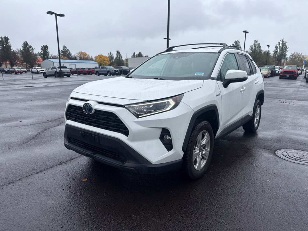 2021 Toyota Rav4 Hybrid XLE - Image 3
