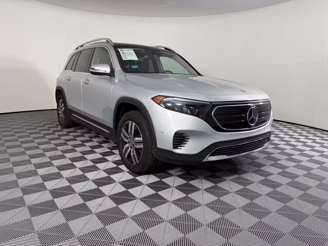 2023 Mercedes-Benz EQB 300 - Image 2